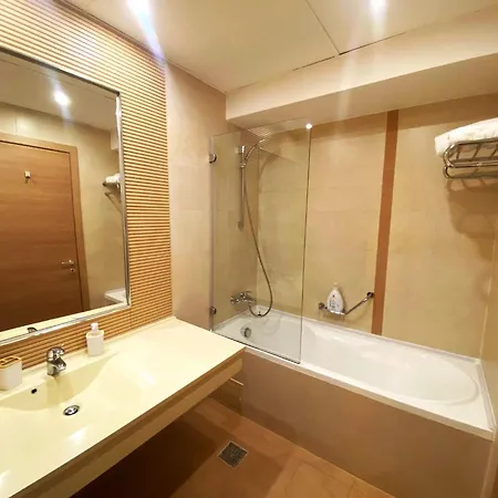 Apartment Yamaluxe - Cozy & Stylish With Many Facilities *
